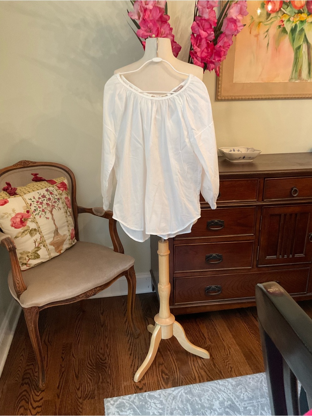 Everlane white top